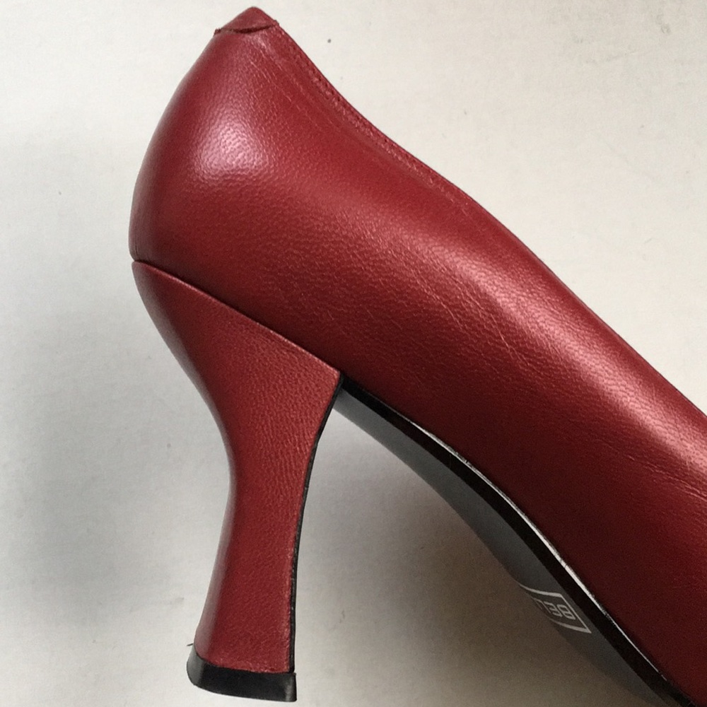 Bellini Red Heels with Bow Accent - Picture 5 of 8
